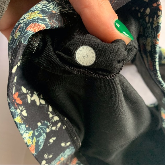 lululemon sports bra size 2 - Picture 3 of 3